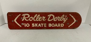 lot 129 image: Vintage Roller Derby #10 Skate Board