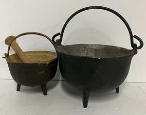 lot 139 image: Pair of Small Vintage Cast Iron Cauldrons