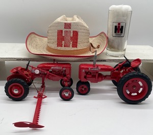 lot 151 image: Vintage Plastic IH International Harvester Farmall Tractor Hat Tumbler