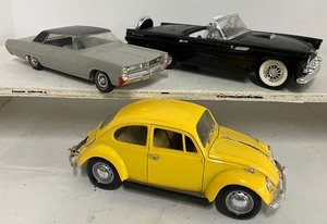 lot 171 image: Model Cars Lot of 3 Plastic Cars VW, Ford, Pontiac