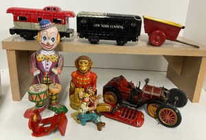 lot 175 image: Lot of Tin Litho Vintage Toys and Toy Parts