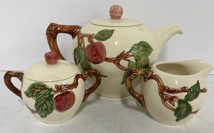 lot 182 image: Franiciscan Ware Apple Pattern Teapot Cream and Sugar