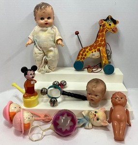 lot 281 image: Vintage Fisher Pricce Jingle Giraffe So Wee Doll by Sunababe Vintage Baby Toy Lot