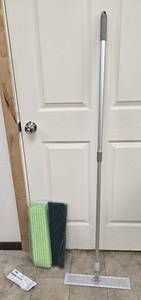 lot 76 image: Turbo Microfiber Mop Floor Cleaning System - 18-inch Dust Mop   NEW IN BOX