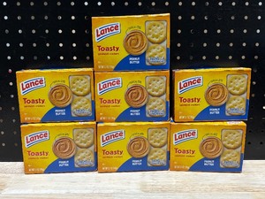 lot 8 image: Peanut Butter Crackers