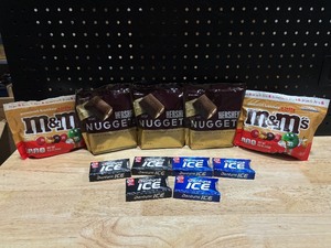 lot 15 image: Food Items