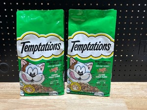 lot 16 image: Cat Food