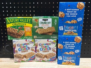 lot 26 image: Snack Bars