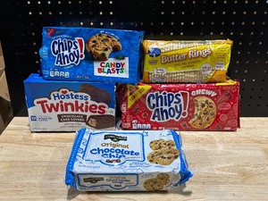 lot 67 image: Snacks