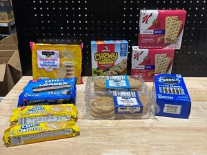 lot 71 image: Snack Bars and Cookies