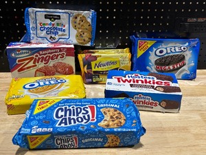 lot 90 image: Snacks and Cookies