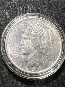 lot 14 image: 1924 US PEACE SILVER DOLLAR IN AIRTITE