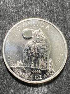 lot 24 image: 2011 CANADIAN WOLF 1 TROY OZ .9999 FINE SILVER