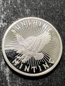 lot 30 image: HALF TROY OZ .999 FINE SILVER SUNSHINE MINTING ROUND