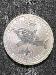 lot 58 image: 2014 AUSTRALIAN SHARK HALF TROY OZ .999 FINE SILVER