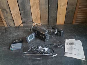 lot 13 image: Vintage JVC GR-AXM310210 Video Camera w Power Cord and Tape