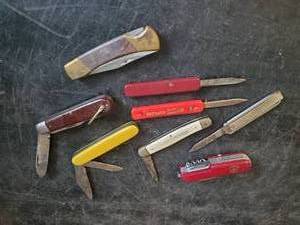 lot 21 image: Nice Collection of Pocket Knives&nbsp