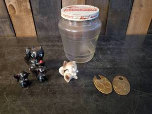 lot 50 image: Cool lot of Vintage Things - Mid Modern Porcelain, Peanut Butter Jar, and Brass Cow Tags