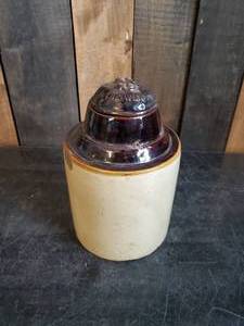 lot 66 image: 1982 Vintage Weir Crock Jar with Lid