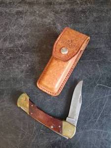 lot 69 image: Vintage Schrade LB7 Folding Knife w Sheath