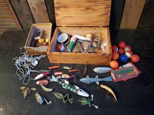 lot 79 image: Fantastic Group of Fishing Lures and Spearing Decoys in beautiful Wood Box