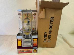 lot 1 image: SSS. Candy Coin Shooter Machine
