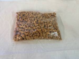 lot 8 image: SSS. Salted Cashews