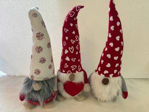 lot 28 image: SSS. Variety of Holiday Gnomes-12inch & 6 inch