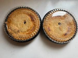 lot 46 image: EE. 2x 8 Jessie Lord Bakery Blueberry Pies