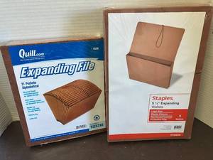 lot 30 image: Expanding File and Wallets