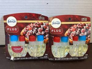 lot 14 image: Febreze Plug Cranberry Crumble