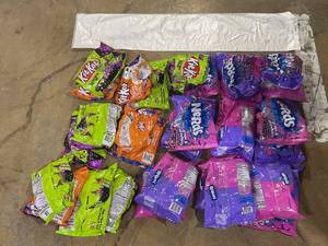 lot 204 image: LOT OF 30 KitKat (Witchs Brew And Ghost Toast) & Nerds (Grape And Strawberry)
