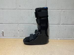 lot 326 image: United Ortho Fracture Boot XL