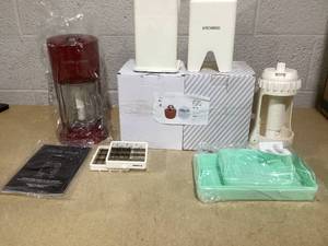 lot 439 image: LOT OF 5 Miscellaneous Kitchen Gadgets