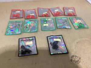 lot 445 image: LOT OF 12 GEMS Novelty Wired Earbuds