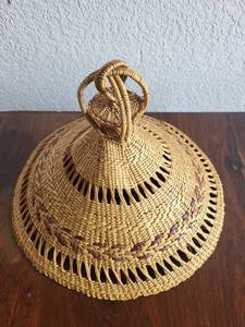 lot 75 image: Handwoven Straw Basket Cover with Handle, 12 Inch Diameter