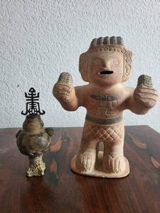 lot 76 image: Set of 2 Pre-Columbian Style Clay Figurines and Vessel