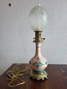 lot 85 image: Pink antique lamp