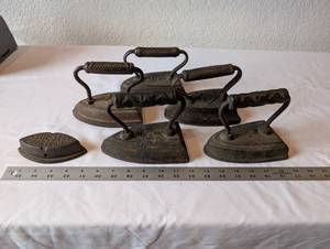 lot 6 image: Set of 4 Antique Cast Iron Sad Irons with Extra Plate