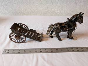 lot 9 image: Antique Cast Iron Horse and Wagon Toy