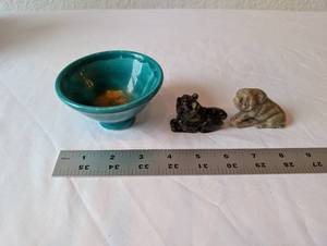 lot 21 image: Small Turquoise Ceramic Bowl with 2 Carved Stone Dog Figurines