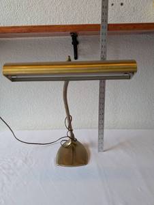 lot 49 image: Vintage Brass Gooseneck Desk Lamp with Adjustable Arm