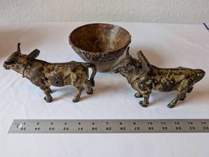 lot 121 image: Antique Cast Metal Oxen Figures and Textured Metal Bowl Set
