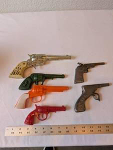 lot 174 image: Collection of 6 Vintage Toy Cap Guns Assorted Styles