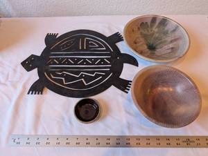 lot 227 image: Collection of 3 Decorative Bowls and Metal Turtle Wall Art