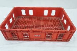 lot 20 image: Red Coca-Cola Poly Crate 18.5x12.5x 5