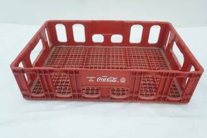lot 21 image: Red Coca-Cola Poly Crate 18.5x12.5x 5