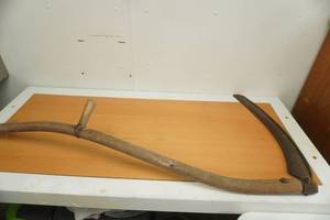 lot 31 image: Antique Scythe. Hay Sickle
