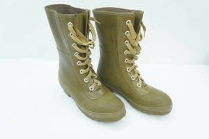 lot 40 image: Converse Olive Green Insulated Rubber Boots. Mens Size 8