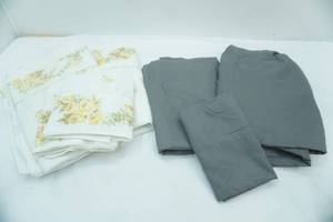 lot 55 image: 2 Sets of Twin Bed Sheets